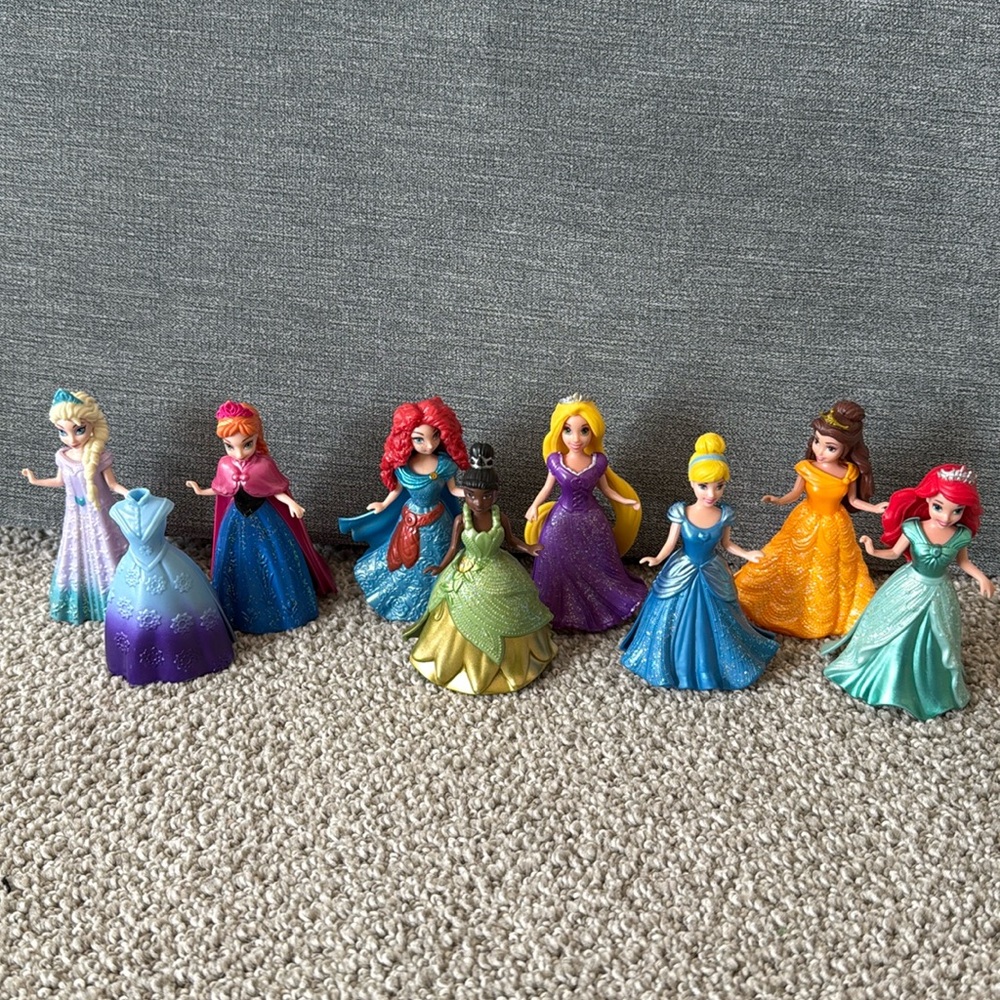 Disney Princess Clip-on Dresses Figurine Set